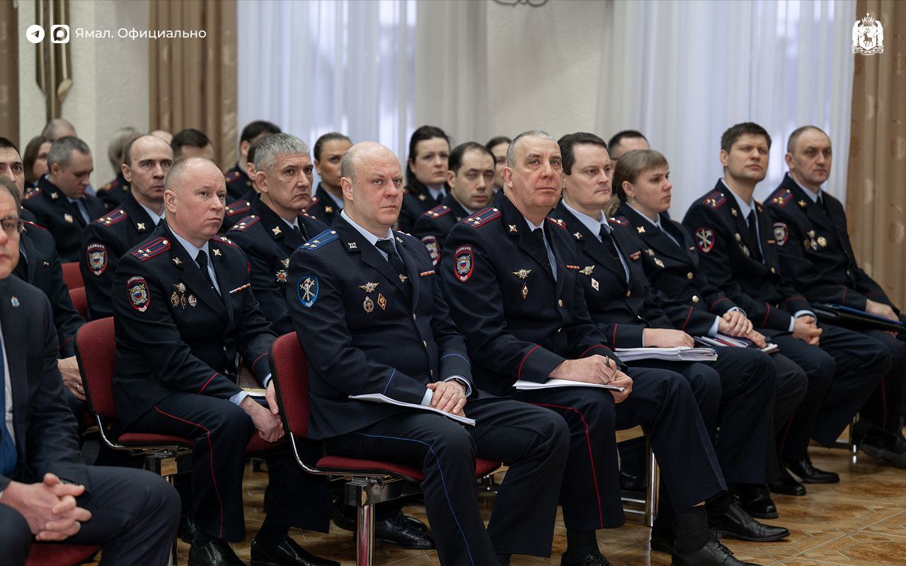 Дмитрий Артюхов вручил награды полицейским Дмитрий Артюхов вручил награды полицейским