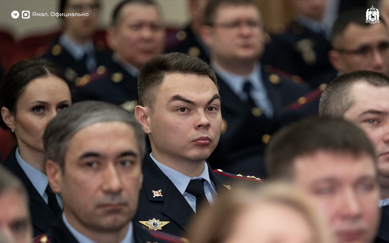 Дмитрий Артюхов вручил награды полицейским Дмитрий Артюхов вручил награды полицейским