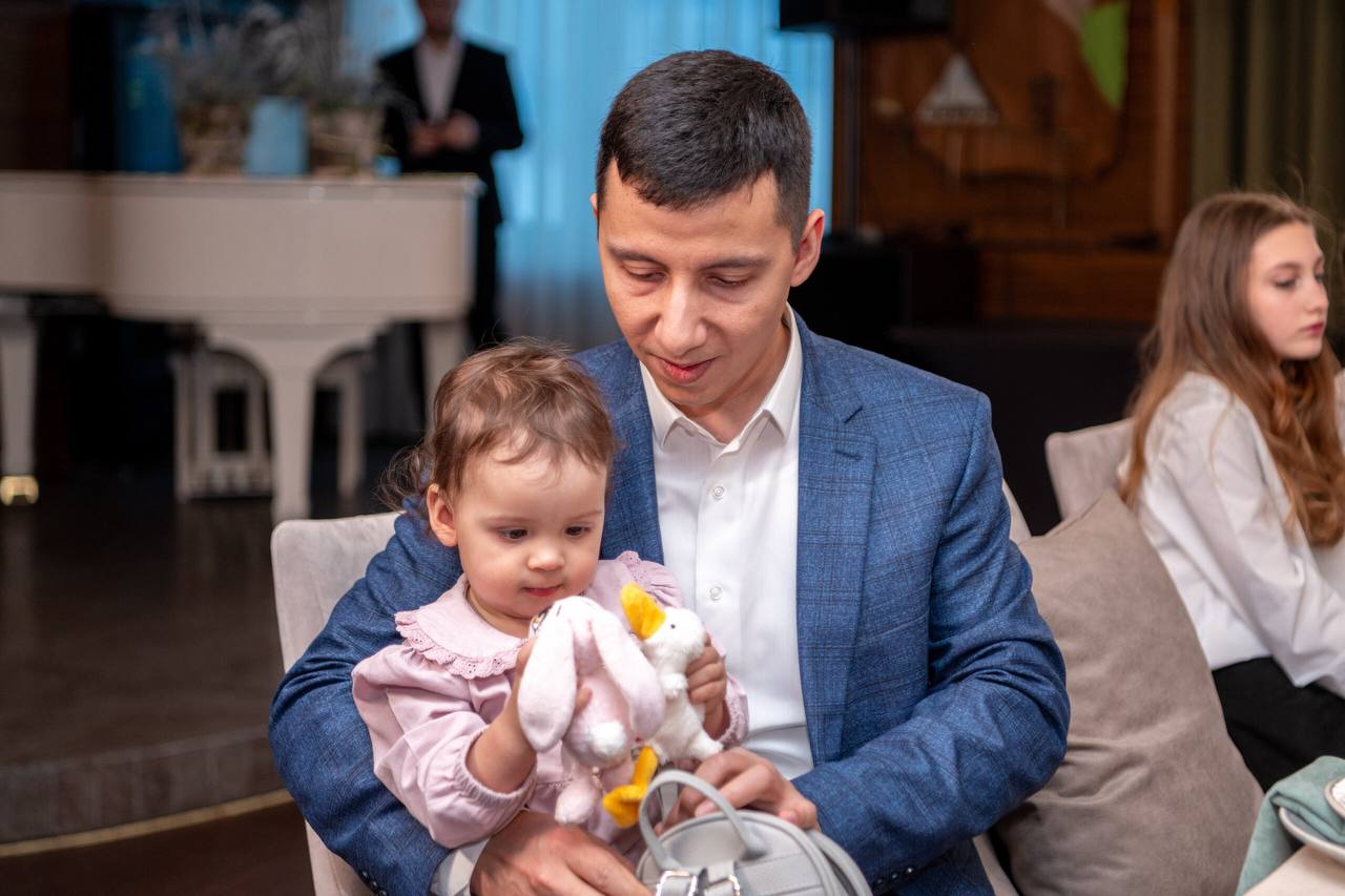 Алексей Титовский: Губернатор нашего округа Дмитрий Андреевич Артюхов встретился с многодетными семьями Салехарда Алексей Титовский: Губернатор нашего округа Дмитрий Андреевич Артюхов встретился с многодетными семьями Салехарда