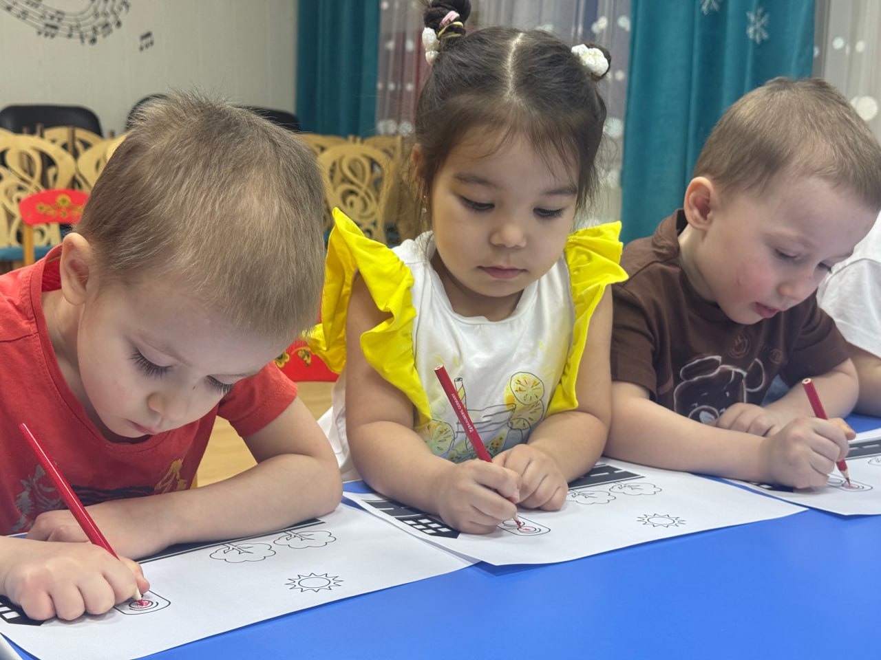 В Салехарде Госавтоинспекция провела познавательное мероприятие «Мой друг — светофор» В Салехарде Госавтоинспекция провела познавательное мероприятие «Мой друг — светофор»