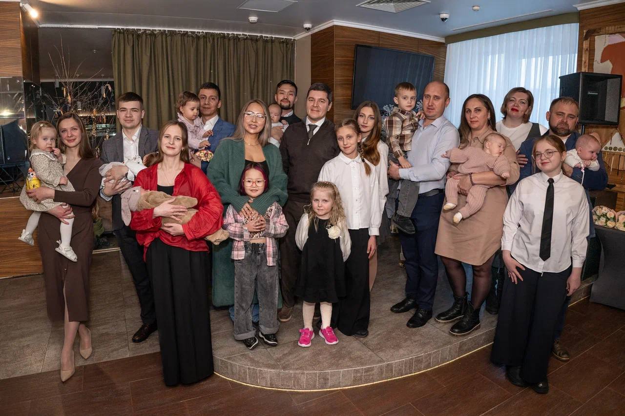 Алексей Титовский: Губернатор нашего округа Дмитрий Андреевич Артюхов встретился с многодетными семьями Салехарда