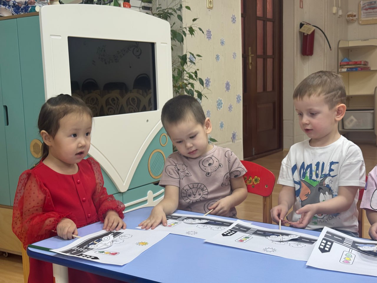 В Салехарде Госавтоинспекция провела познавательное мероприятие «Мой друг — светофор» В Салехарде Госавтоинспекция провела познавательное мероприятие «Мой друг — светофор»