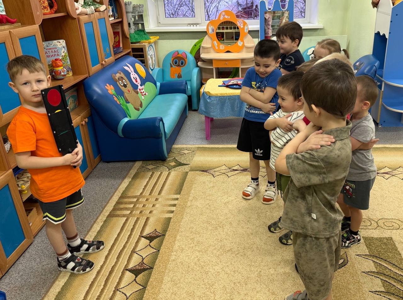 В Ноябрьске для дошкольников проведено познавательное мероприятие по ПДД В Ноябрьске для дошкольников проведено познавательное мероприятие по ПДД