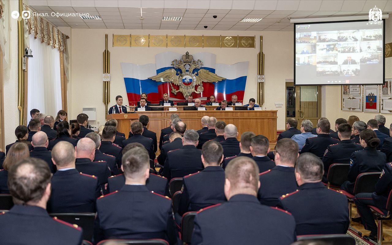 Дмитрий Артюхов вручил награды полицейским Дмитрий Артюхов вручил награды полицейским