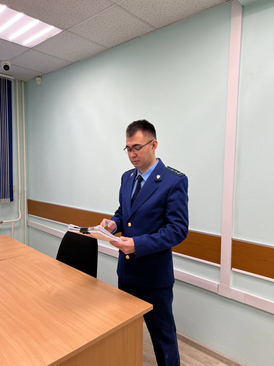 В Новом Уренгое прокурор потребовал взыскать денежные средства, полученные за фиктивную регистрацию иностранных граждан