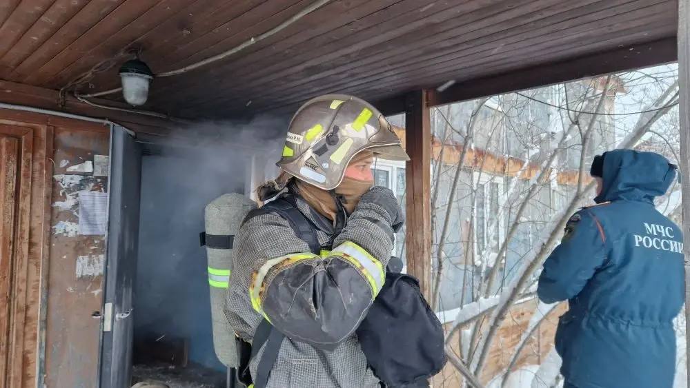 В 12 часов 58 минут на пульт диспетчера пожарной связи города Лабытнанги поступило сообщение о пожаре в многоквартирном жилом доме по улице Дзержинского, д. 42 В 12 часов 58 минут на пульт диспетчера пожарной связи города Лабытнанги поступило сообщение о пожаре в многоквартирном жилом доме по улице Дзержинского, д. 42