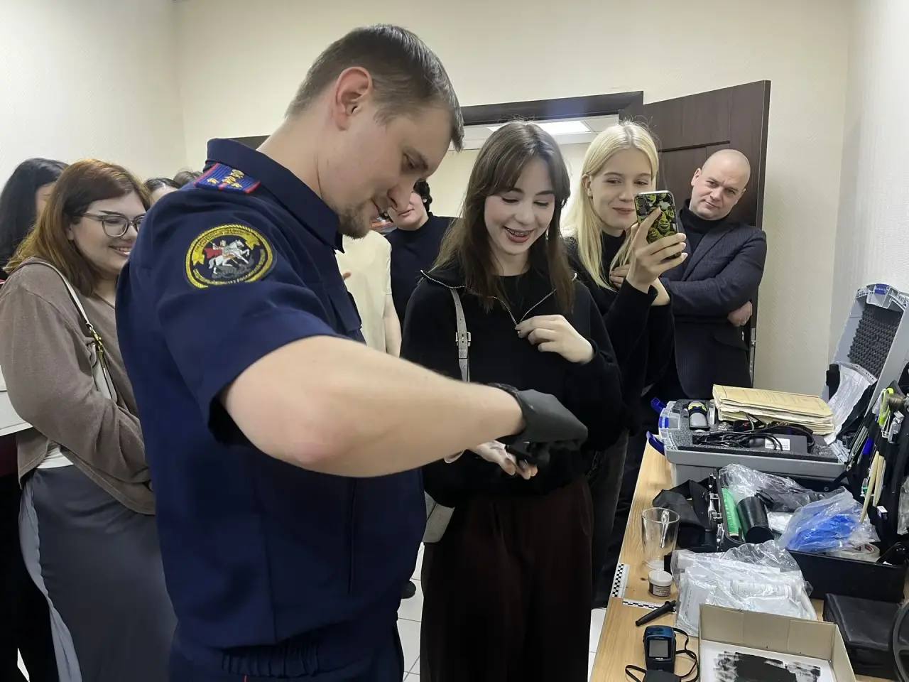 В следственном отделе по г. Новый Уренгой СУ СК России по Ямало-Ненецкому автономному округу прошло яркое и запоминающееся профориентационное мероприятие для учащихся 10 класса МБОУ «СОШ № 4» города Новый Уренгой В следственном отделе по г. Новый Уренгой СУ СК России по Ямало-Ненецкому автономному округу прошло яркое и запоминающееся профориентационное мероприятие для учащихся 10 класса МБОУ «СОШ № 4» города Новый Уренгой