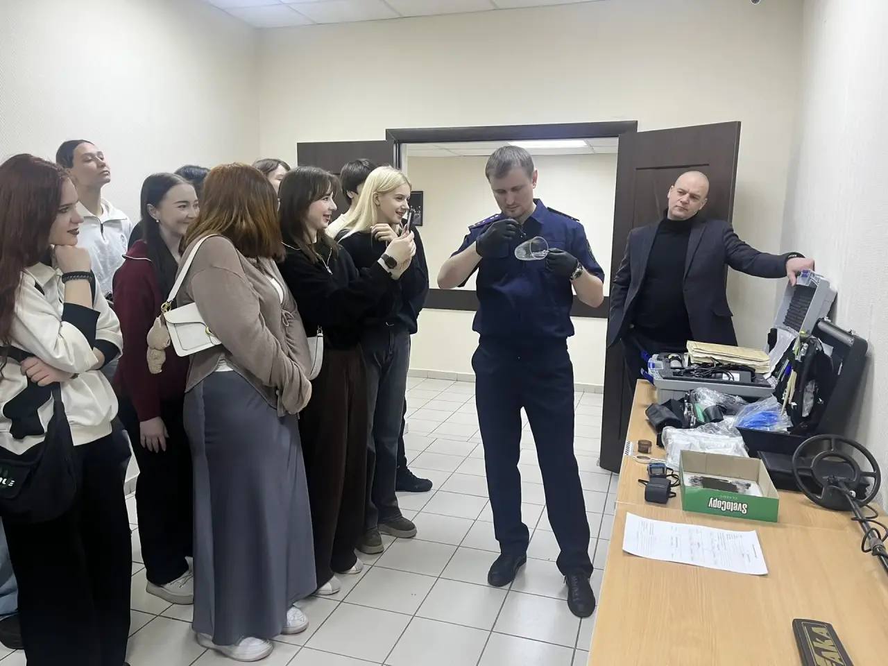 В следственном отделе по г. Новый Уренгой СУ СК России по Ямало-Ненецкому автономному округу прошло яркое и запоминающееся профориентационное мероприятие для учащихся 10 класса МБОУ «СОШ № 4» города Новый Уренгой