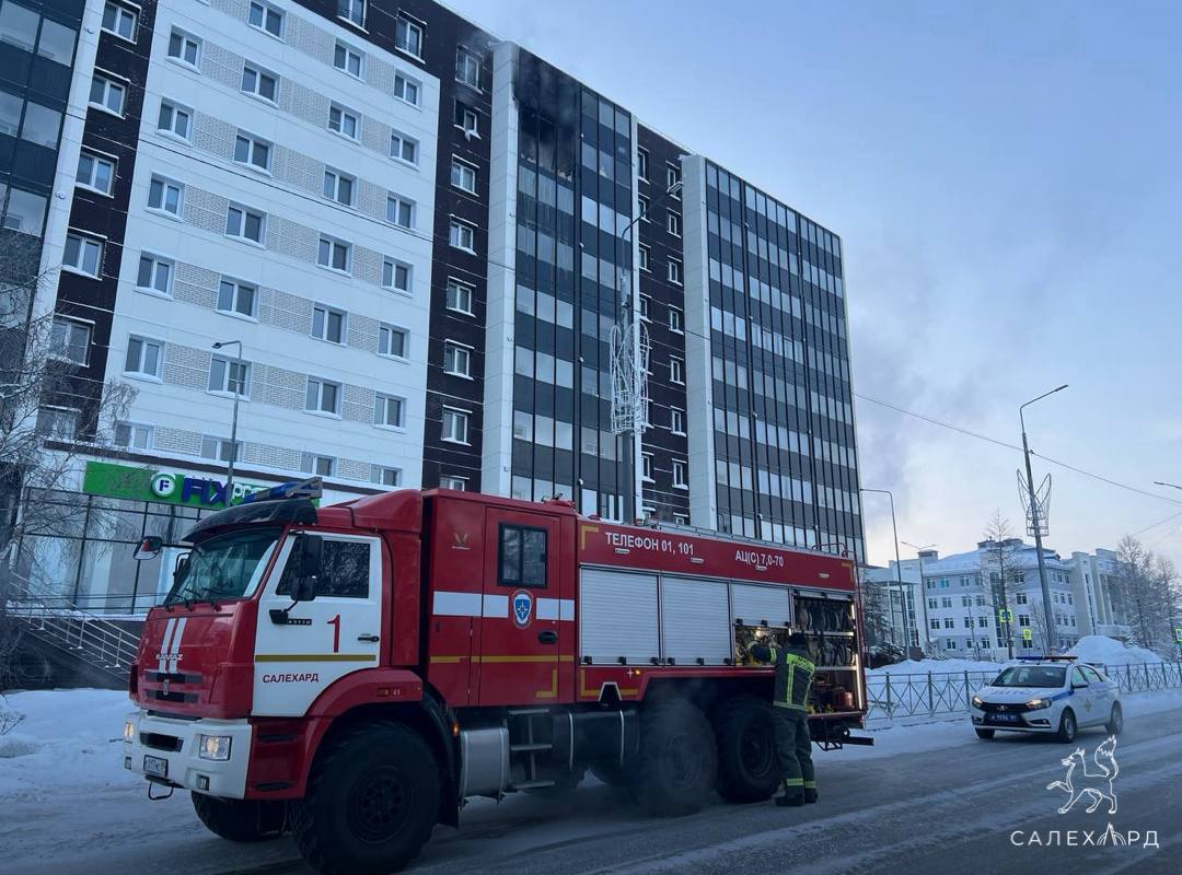 Сегодня в 10:14 поступило сообщение о возгорании квартиры по адресу: ул. Республики, 106. По прибытии пожарного подразделения из окон квартиры на 8 этаже наблюдалось открытое горение