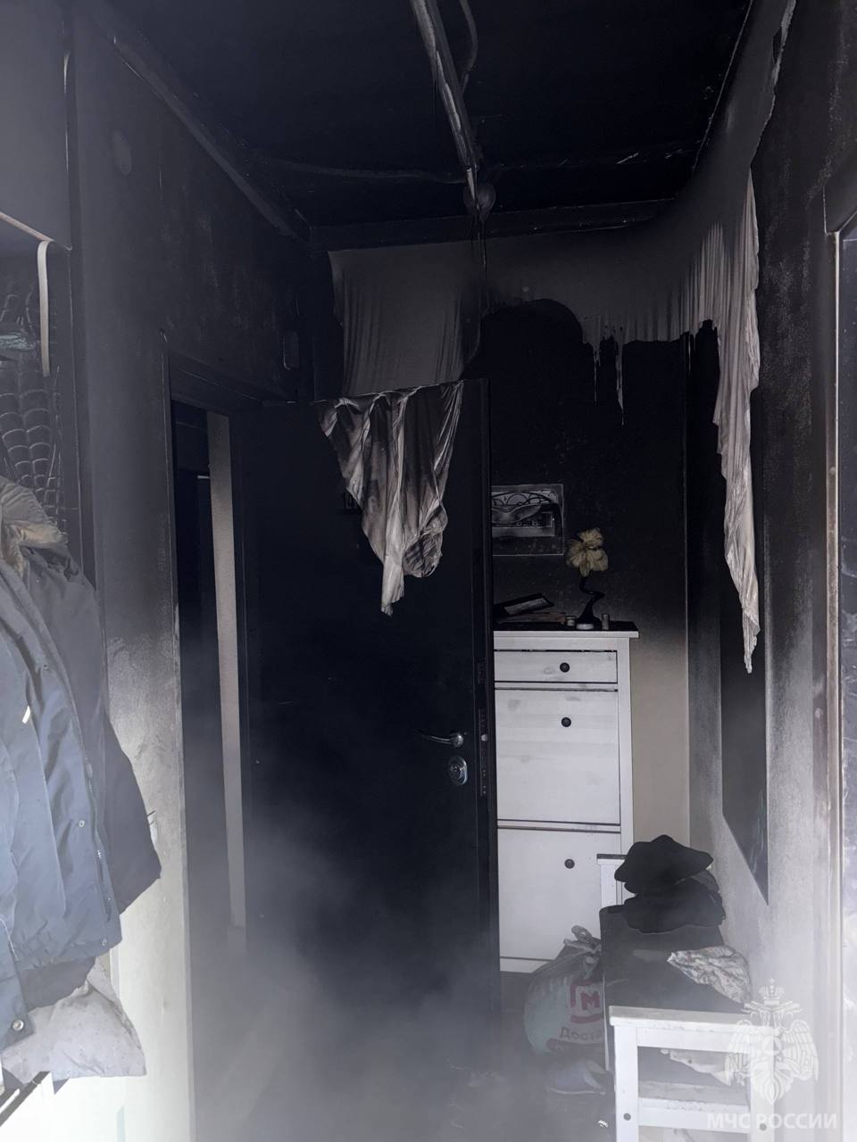 В 10 часов 14 минут в пожарную часть Салехарда поступило сообщение о пожаре в многоквартирном жилом доме, расположенном по адресу улица Республики дом 106 В 10 часов 14 минут в пожарную часть Салехарда поступило сообщение о пожаре в многоквартирном жилом доме, расположенном по адресу улица Республики дом 106