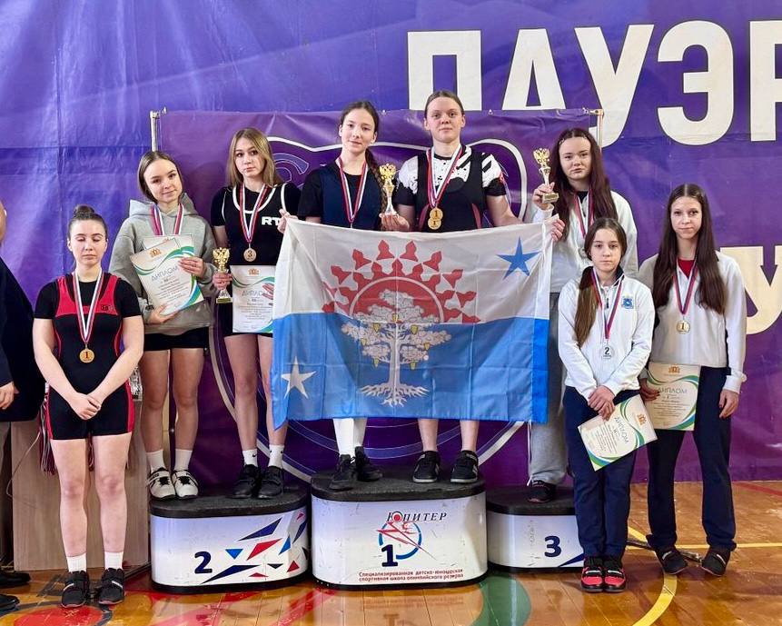 Ямальские пауэрлифтеры вновь везут с первенства Урала россыпь наград Ямальские пауэрлифтеры вновь везут с первенства Урала россыпь наград