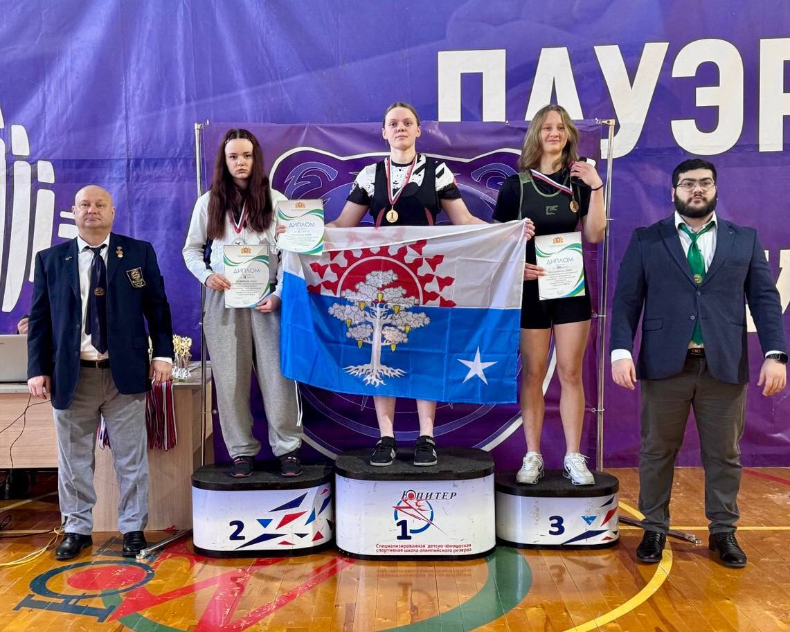 Ямальские пауэрлифтеры вновь везут с первенства Урала россыпь наград Ямальские пауэрлифтеры вновь везут с первенства Урала россыпь наград