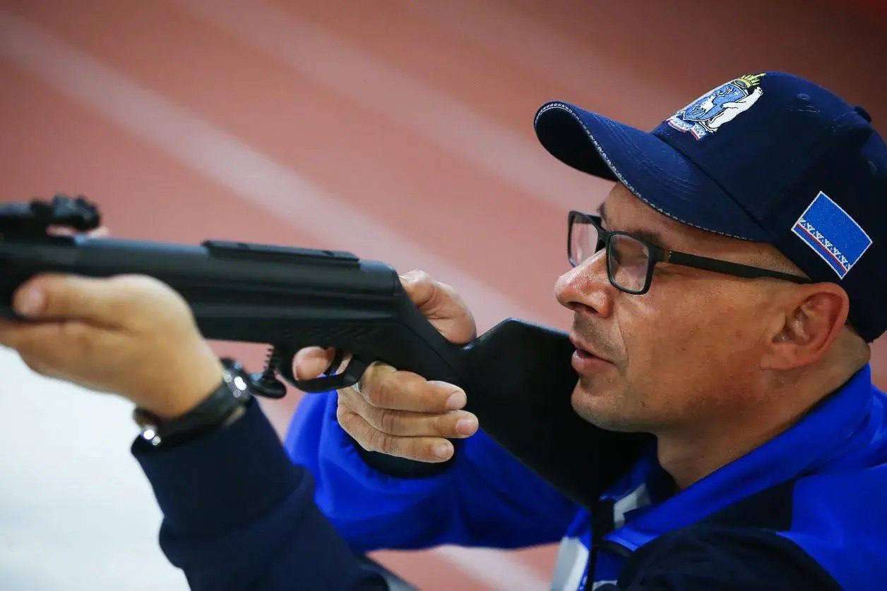 Герой СВО — армрестлер, биатлонист, стрелок и многодетный папа! Герой СВО — армрестлер, биатлонист, стрелок и многодетный папа!