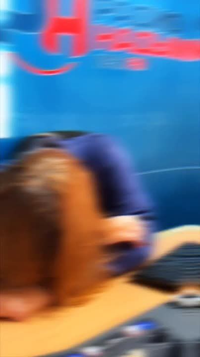 Пятница тянется как жвачка — зато момент ухода с работы слаще шоколадки!