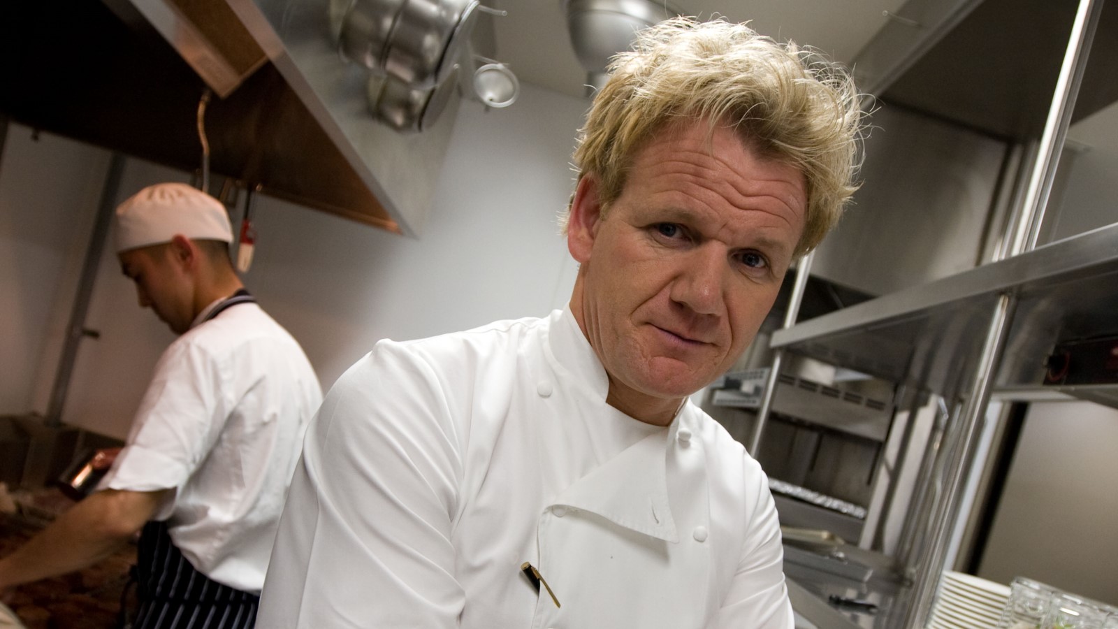 Британские повара всегда делают это с чесноком перед нарезкой: секрет от Гордона Рамзи