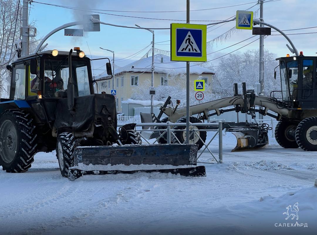 Уборка снега в Салехарде — по графику