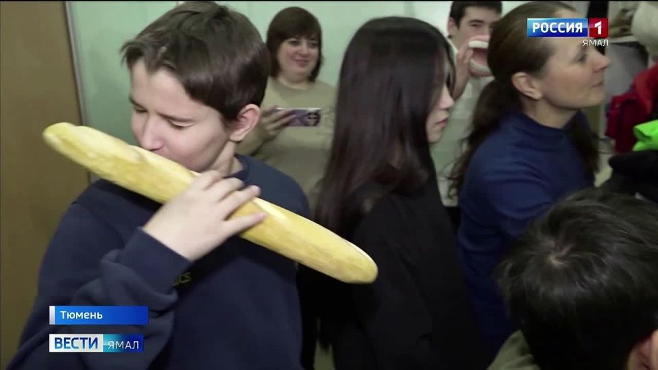 В Тюмени для воспитанников ямальского детского дома «Сияние севера» провели экскурсию по театру «Ангажемент»