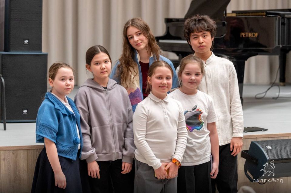 Алексей Титовский: С гордостью сообщаю, что сегодня наши юные музыканты из школы им. Е.В. Образцовой получили уникальный опыт: личную встречу с победителями I международного конкурса «Симфонии Ямала», российской скрипачкой...