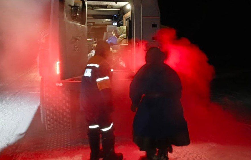 Сотрудники Ямалспаса нашли и доставили домой пропавшего в тундре снегоходчика