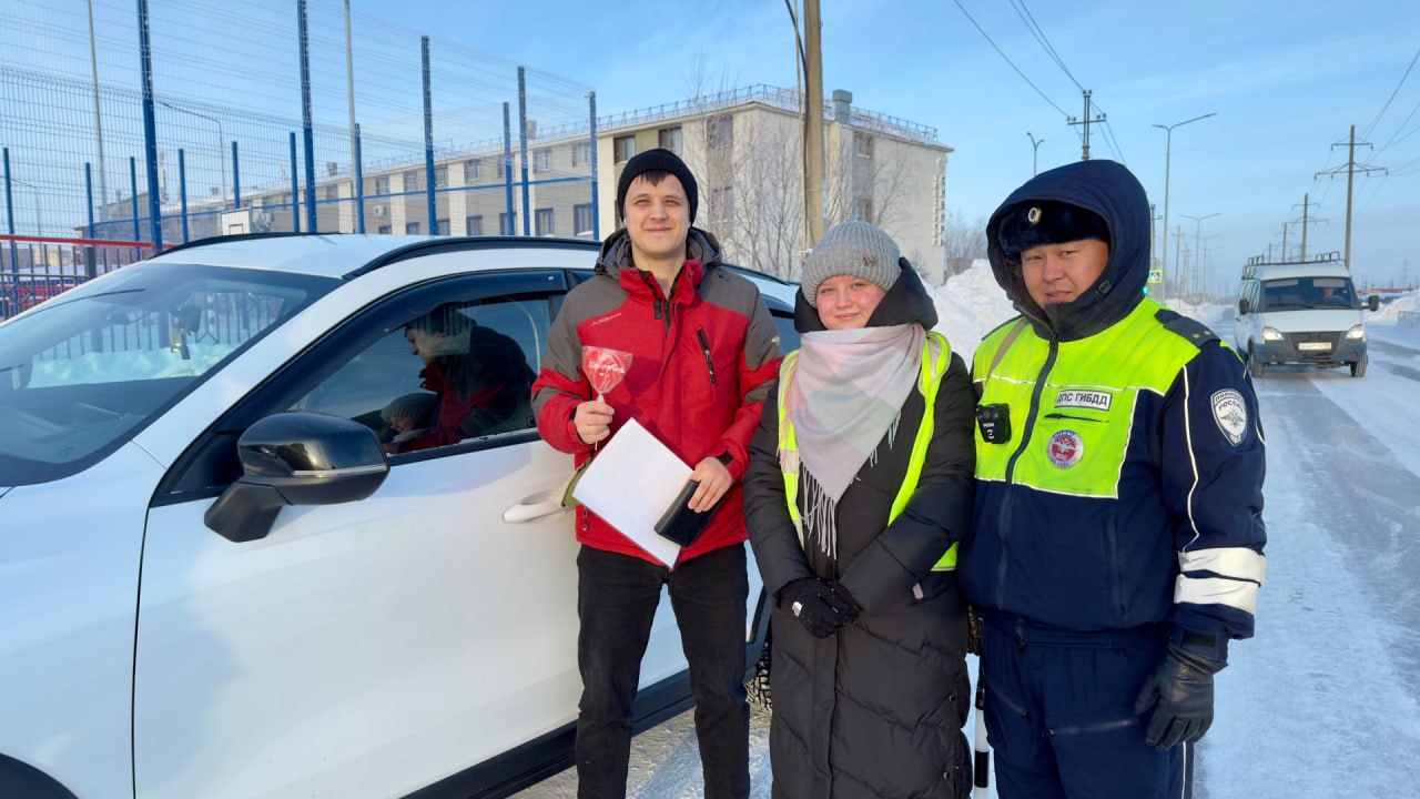 Автоинспекторы и ЮИДовцы напомнили водителям Губкинского о безопасности Автоинспекторы и ЮИДовцы напомнили водителям Губкинского о безопасности