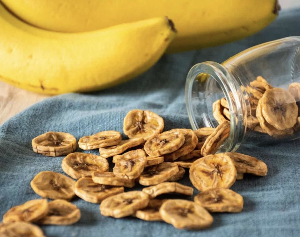 Что нужно знать о сушеных бананах: полезные свойства и скрытые риски