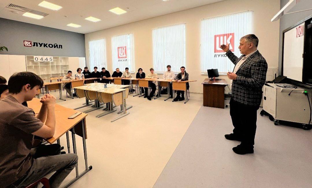 Пофестивалили от души!. В Лицее прошёл «НАУКА ФЕСТ. ЯМАЛ 2.0» — 11 площадок, эксперты региона, мастерклассы и живое общение о будущем