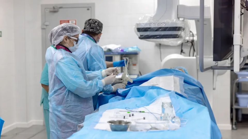 Робот оперирует пациентов в Салехарде