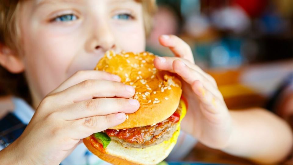 Запрет фаст-фуда для детей: шаг в сторону здоровья или противостояние подростковому бунту?