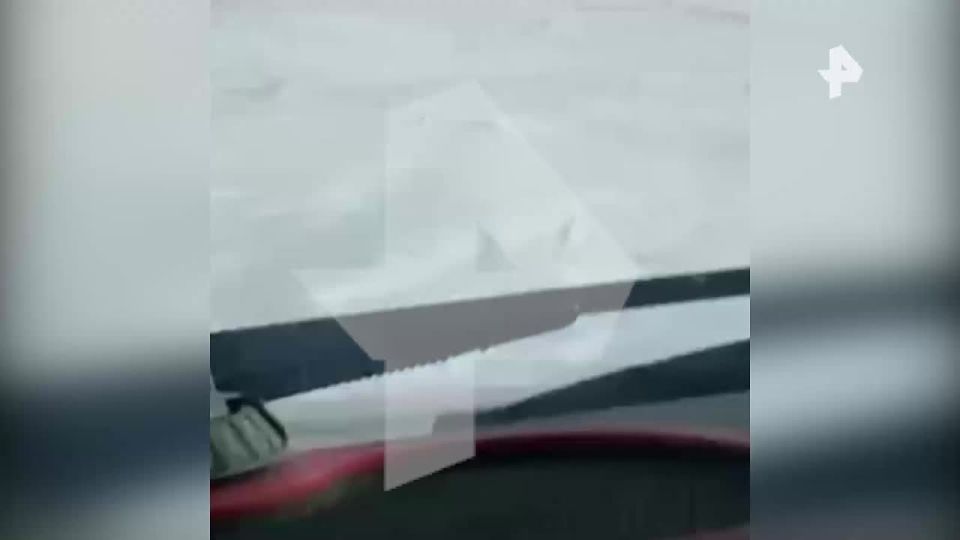 РЕН ТВ публикует первые кадры с места жесткой посадки вертолета Ми-8 в ЯНАО