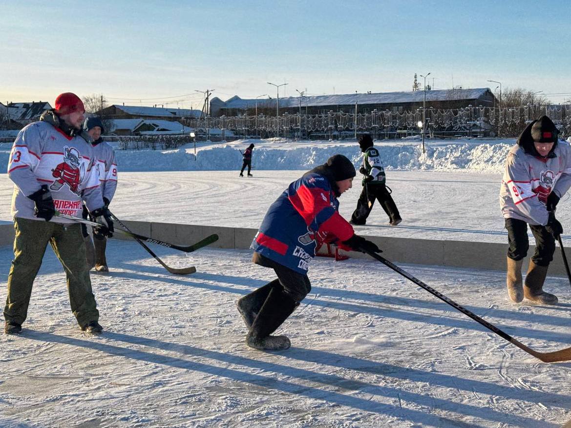 Сотрудники следственного управления СК России по ЯНАО провели необычный хоккейный турнир посвященный Дню защитника Отечества Сотрудники следственного управления СК России по ЯНАО провели необычный хоккейный турнир посвященный Дню защитника Отечества