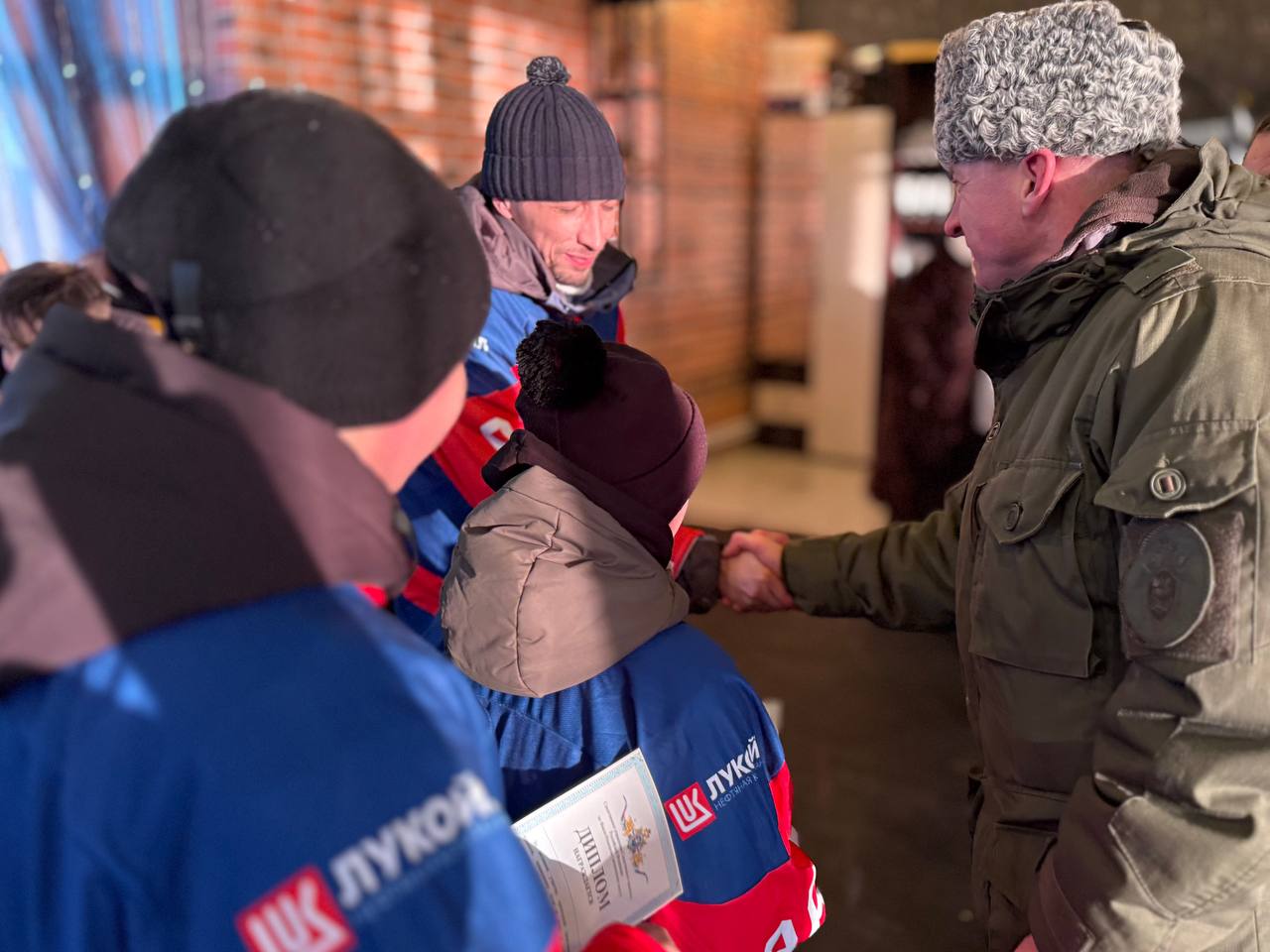 Сотрудники следственного управления СК России по ЯНАО провели необычный хоккейный турнир посвященный Дню защитника Отечества Сотрудники следственного управления СК России по ЯНАО провели необычный хоккейный турнир посвященный Дню защитника Отечества