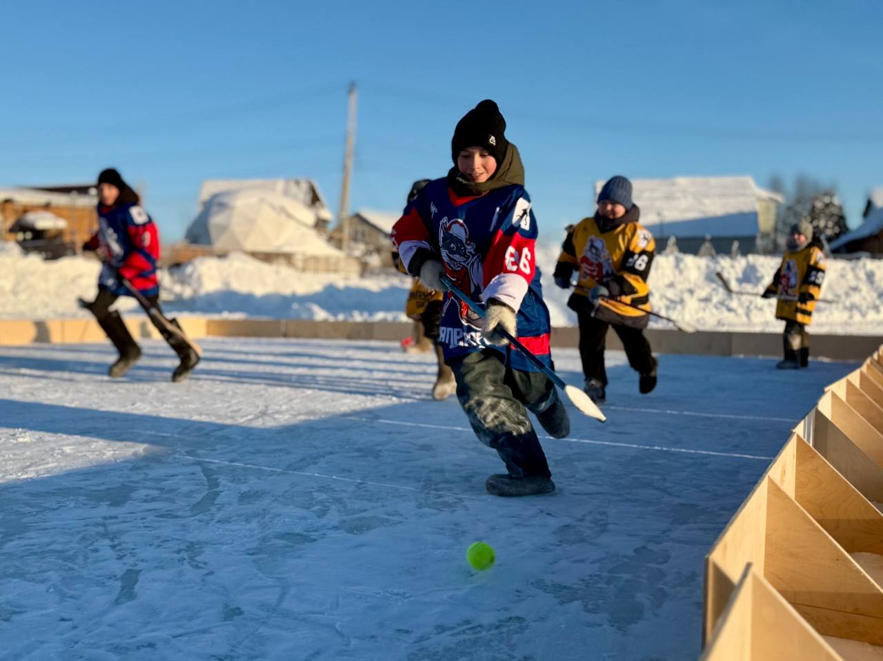 Сотрудники следственного управления СК России по ЯНАО провели необычный хоккейный турнир посвященный Дню защитника Отечества Сотрудники следственного управления СК России по ЯНАО провели необычный хоккейный турнир посвященный Дню защитника Отечества