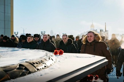 Сегодня, в День защитника Отечества, на Пантеоне состоялась торжественная церемония возложения к Вечному огню