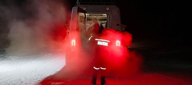 Спасатели эвакуировали семью из тундры