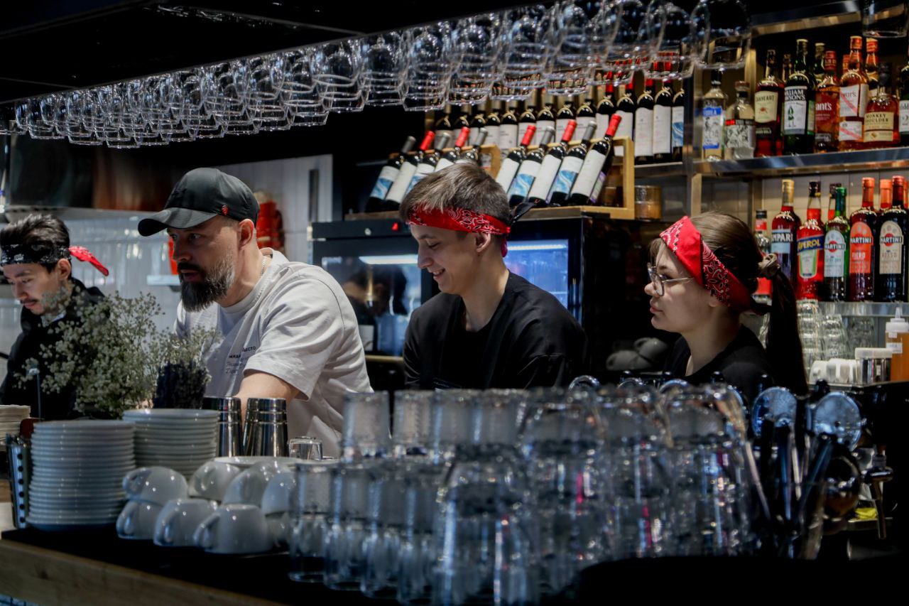 В Ноябрьске открылось «Мидийное место» — ресторан по франшизе 2026 года! В Ноябрьске открылось «Мидийное место» — ресторан по франшизе 2026 года!