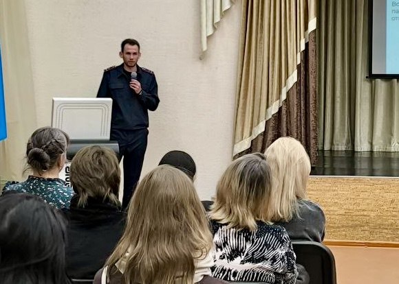 В Ноябрьске офицер следственного управления СК России по ЯНАО провел профилактическое занятие со школьниками по вопросам противодействия экстремизму В Ноябрьске офицер следственного управления СК России по ЯНАО провел профилактическое занятие со школьниками по вопросам противодействия экстремизму