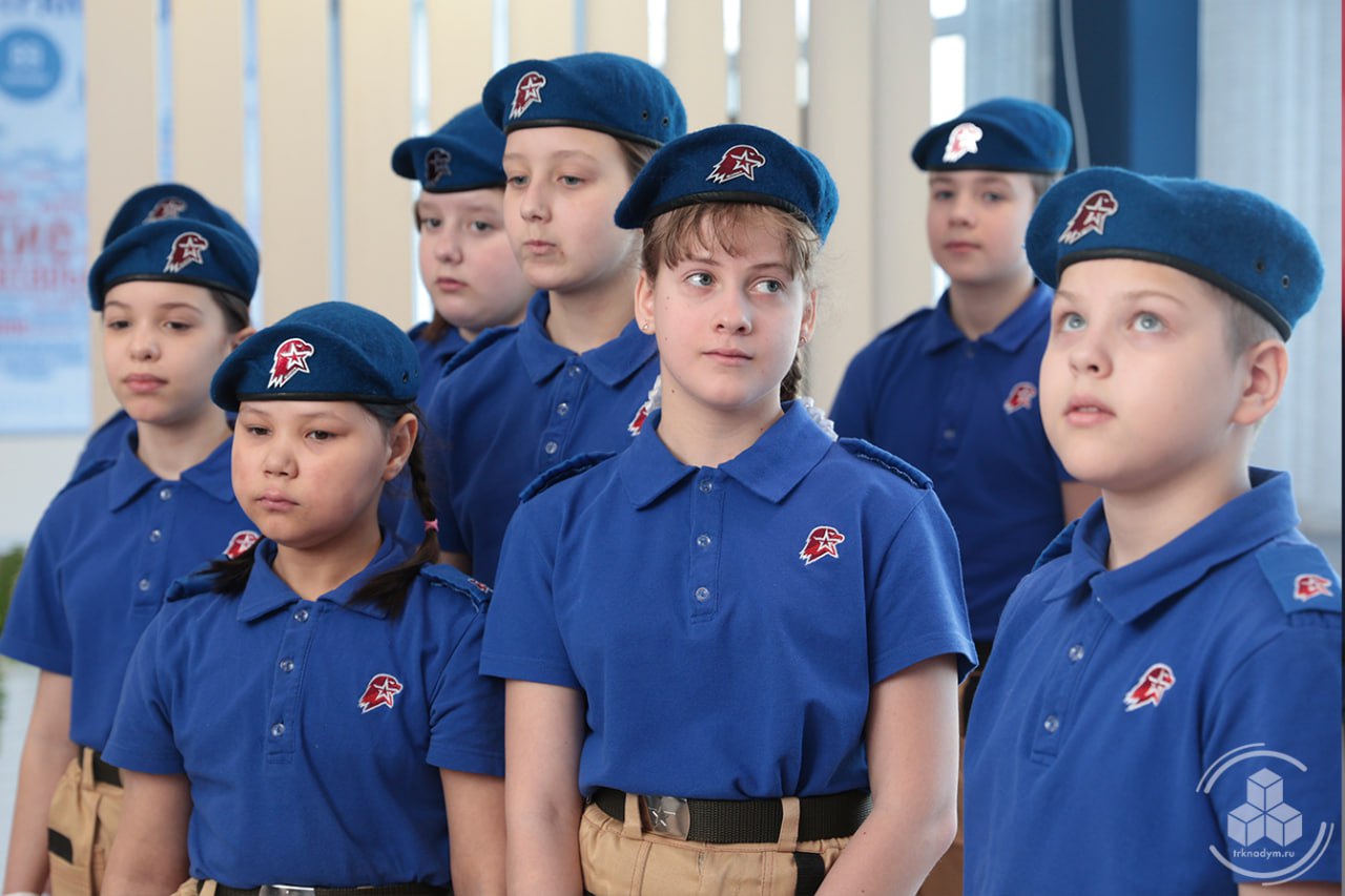 В 9-й школе открыли мемориальную доску Алексею Семынину, погибшему в ходе СВО В 9-й школе открыли мемориальную доску Алексею Семынину, погибшему в ходе СВО