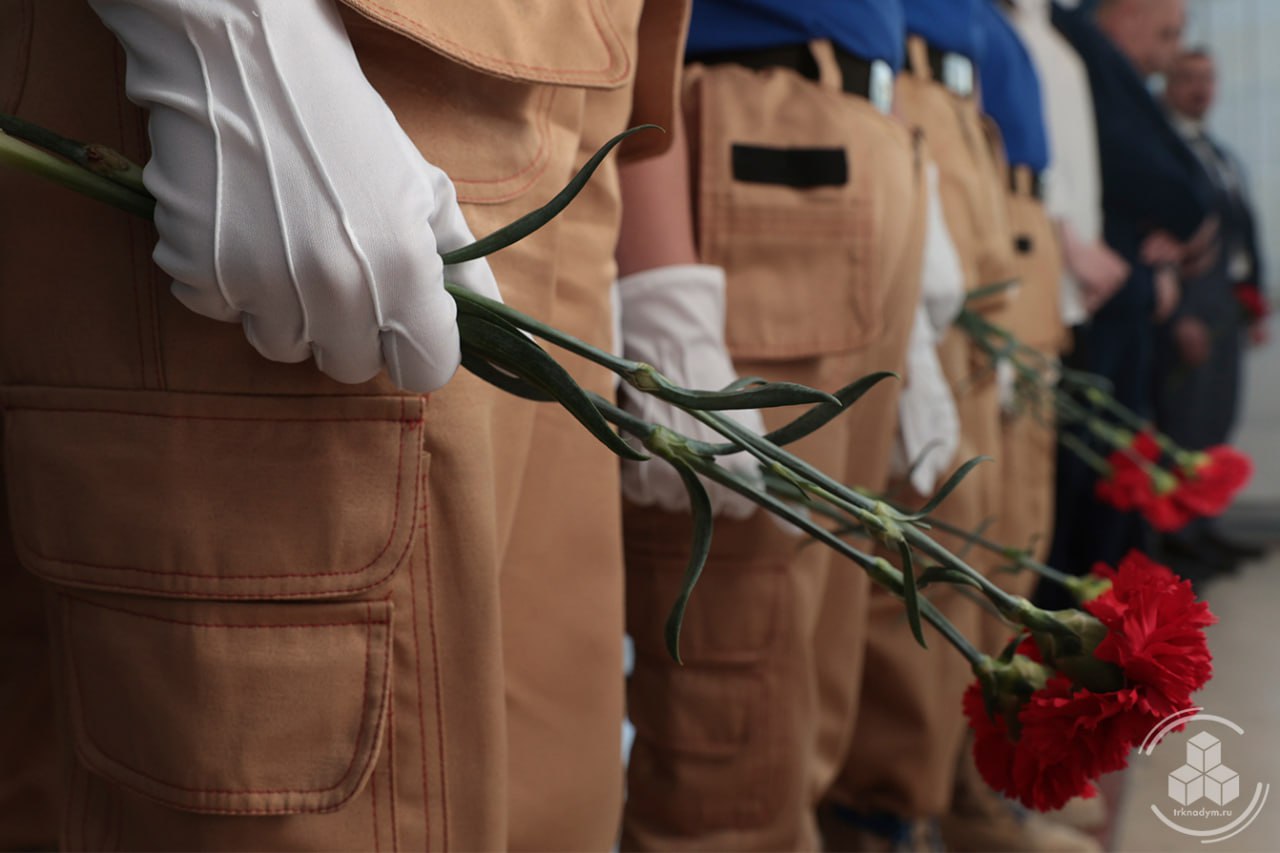 В 9-й школе открыли мемориальную доску Алексею Семынину, погибшему в ходе СВО В 9-й школе открыли мемориальную доску Алексею Семынину, погибшему в ходе СВО