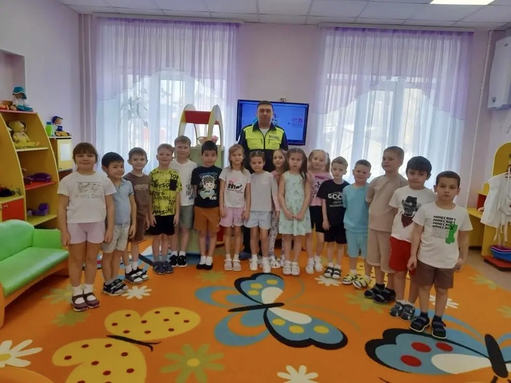Губкинские автоинспекторы провели урок дорожной безопасности для воспитанников детского сада «Радость»