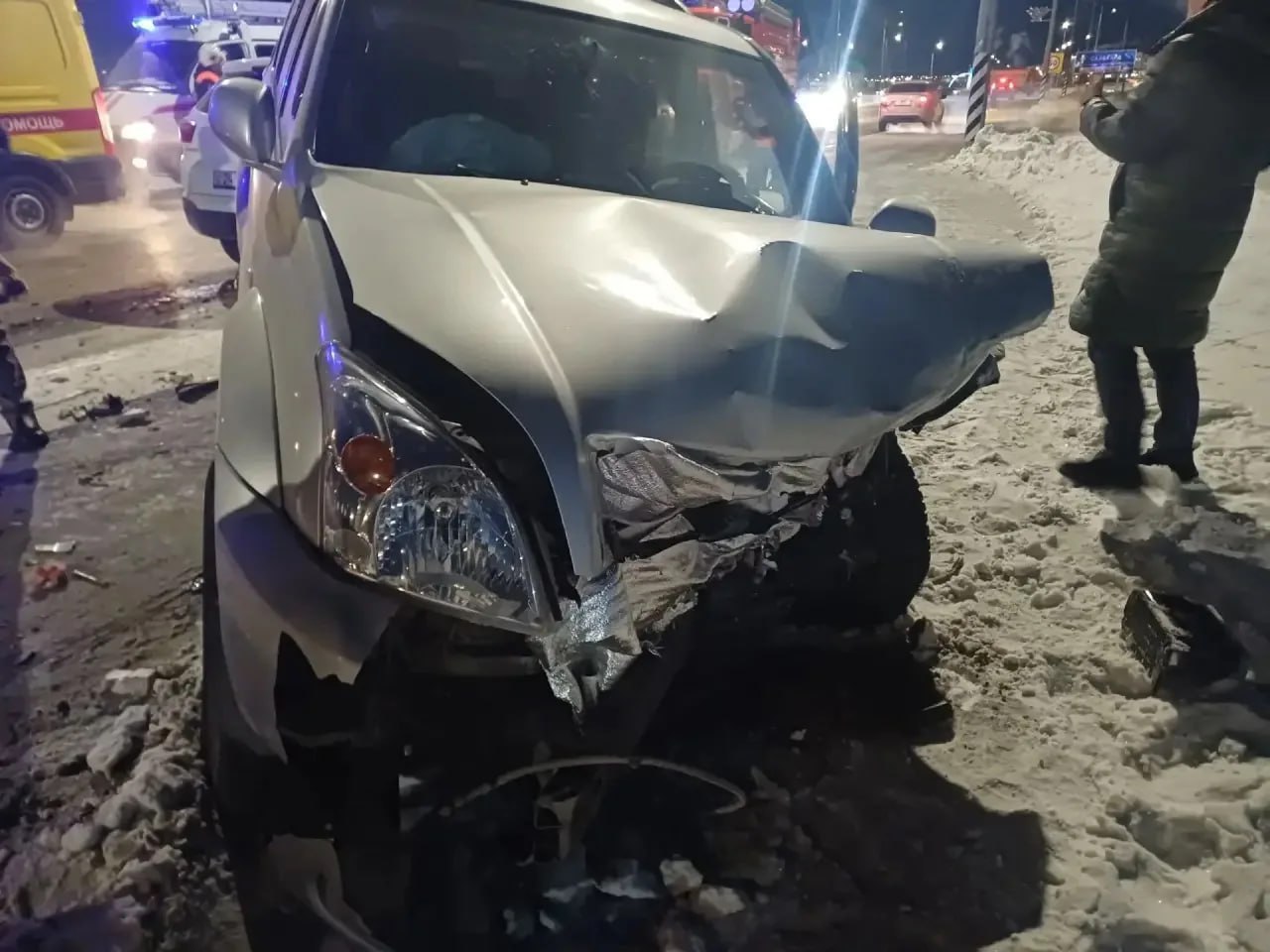 ДТП: пять пострадавших. На дороге в аэропорт столкнулись три иномарки ДТП: пять пострадавших. На дороге в аэропорт столкнулись три иномарки