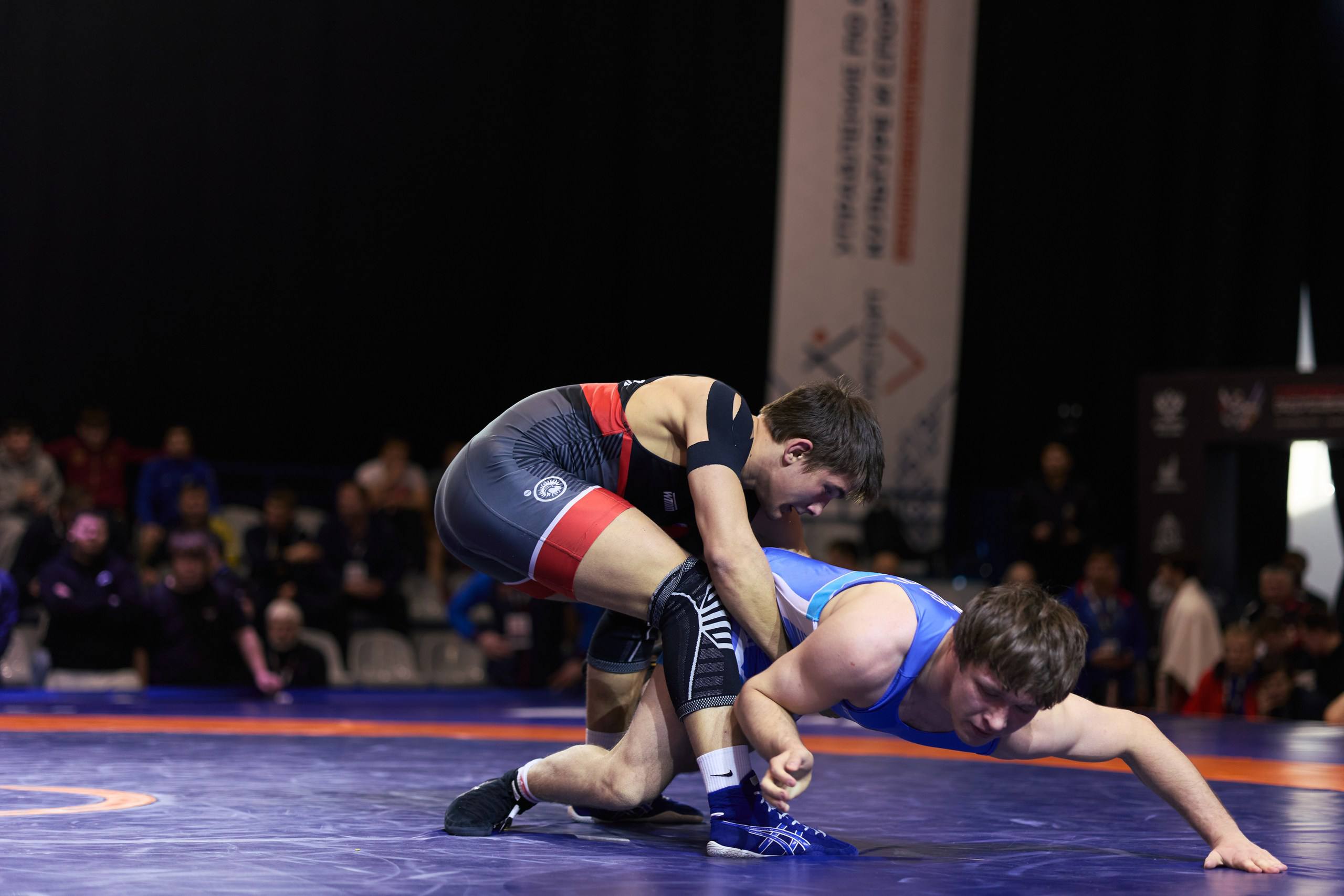 Первые финалы отгремели. Вчера мы уже узнали имена сильнейших борцов страны в весовых категориях 55 кг, 63 кг, 77 кг, 87 кг и 130 кг. Стремительно движемся к развязке первенства России — сегодня утешительные встречи в в/к 60... Первые финалы отгремели. Вчера мы уже узнали имена сильнейших борцов страны в весовых категориях 55 кг, 63 кг, 77 кг, 87 кг и 130 кг. Стремительно движемся к развязке первенства России — сегодня утешительные встречи в в/к 60...