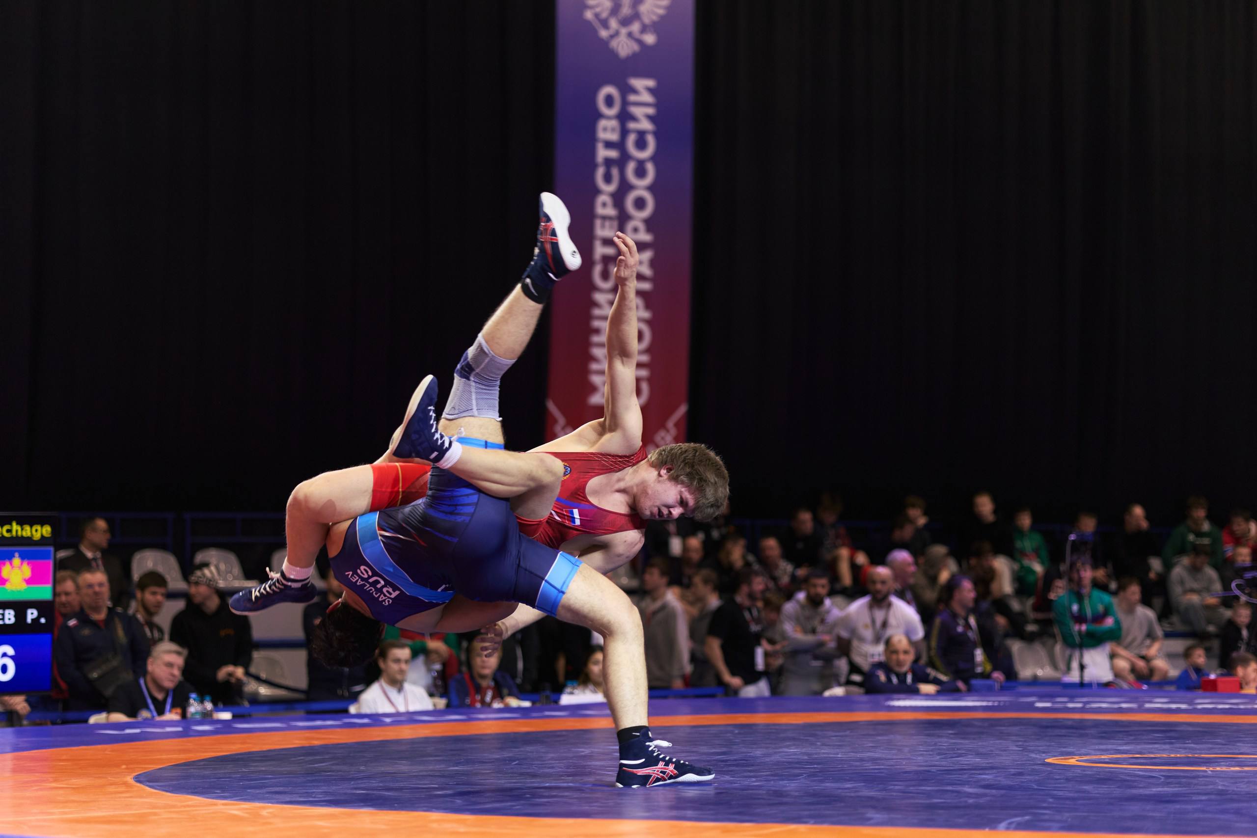 Первые финалы отгремели. Вчера мы уже узнали имена сильнейших борцов страны в весовых категориях 55 кг, 63 кг, 77 кг, 87 кг и 130 кг. Стремительно движемся к развязке первенства России — сегодня утешительные встречи в в/к 60... Первые финалы отгремели. Вчера мы уже узнали имена сильнейших борцов страны в весовых категориях 55 кг, 63 кг, 77 кг, 87 кг и 130 кг. Стремительно движемся к развязке первенства России — сегодня утешительные встречи в в/к 60...