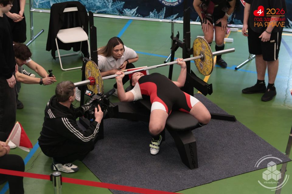 В Надыме прошёл окружной турнир по жиму штанги лёжа «Северный удар»