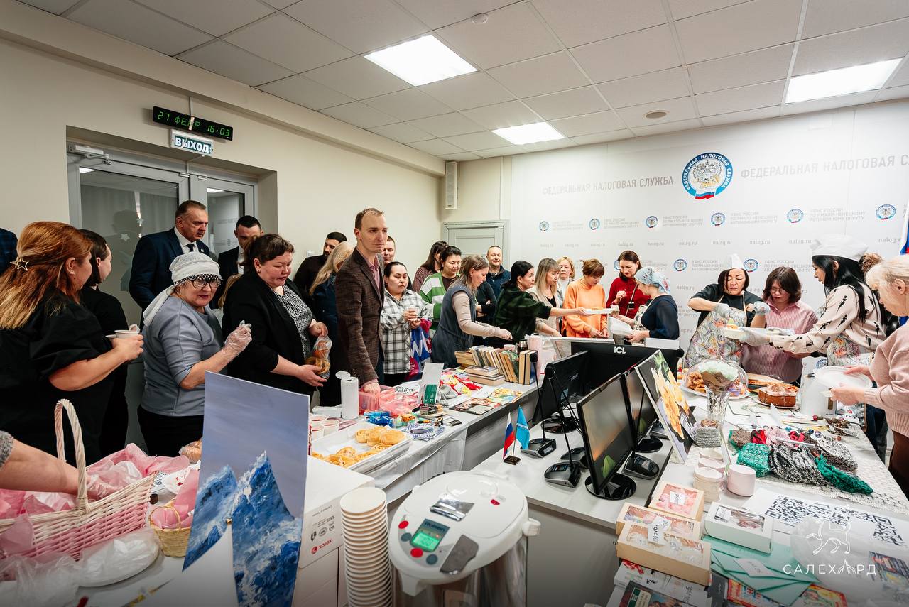 В Салехарде налоговики и семьи военнослужащих объединились для помощи фронту В Салехарде налоговики и семьи военнослужащих объединились для помощи фронту