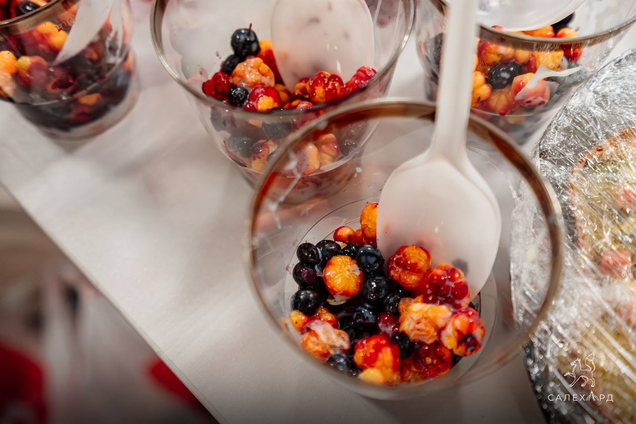 В Салехарде налоговики и семьи военнослужащих объединились для помощи фронту В Салехарде налоговики и семьи военнослужащих объединились для помощи фронту