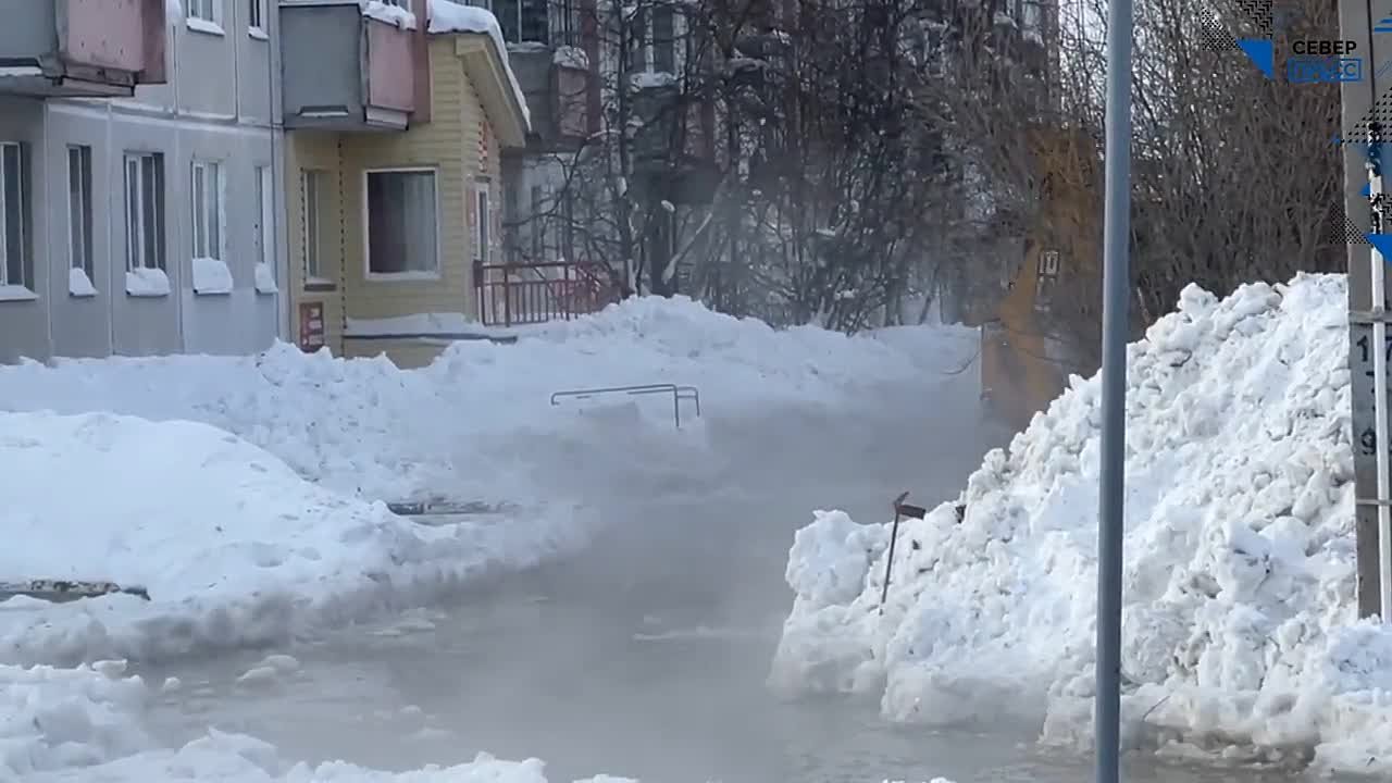 В Ноябрьске прорвало сети холодного водоснабжения