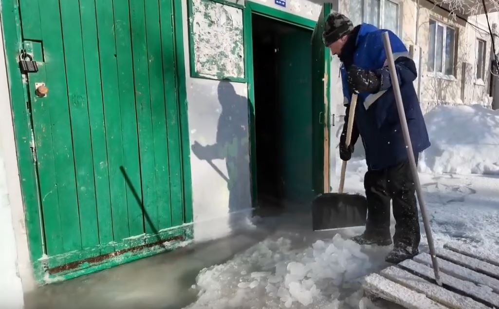 В Ноябрьске проводят масштабные работы по поиску причины крупного прорыва водопровода В Ноябрьске проводят масштабные работы по поиску причины крупного прорыва водопровода