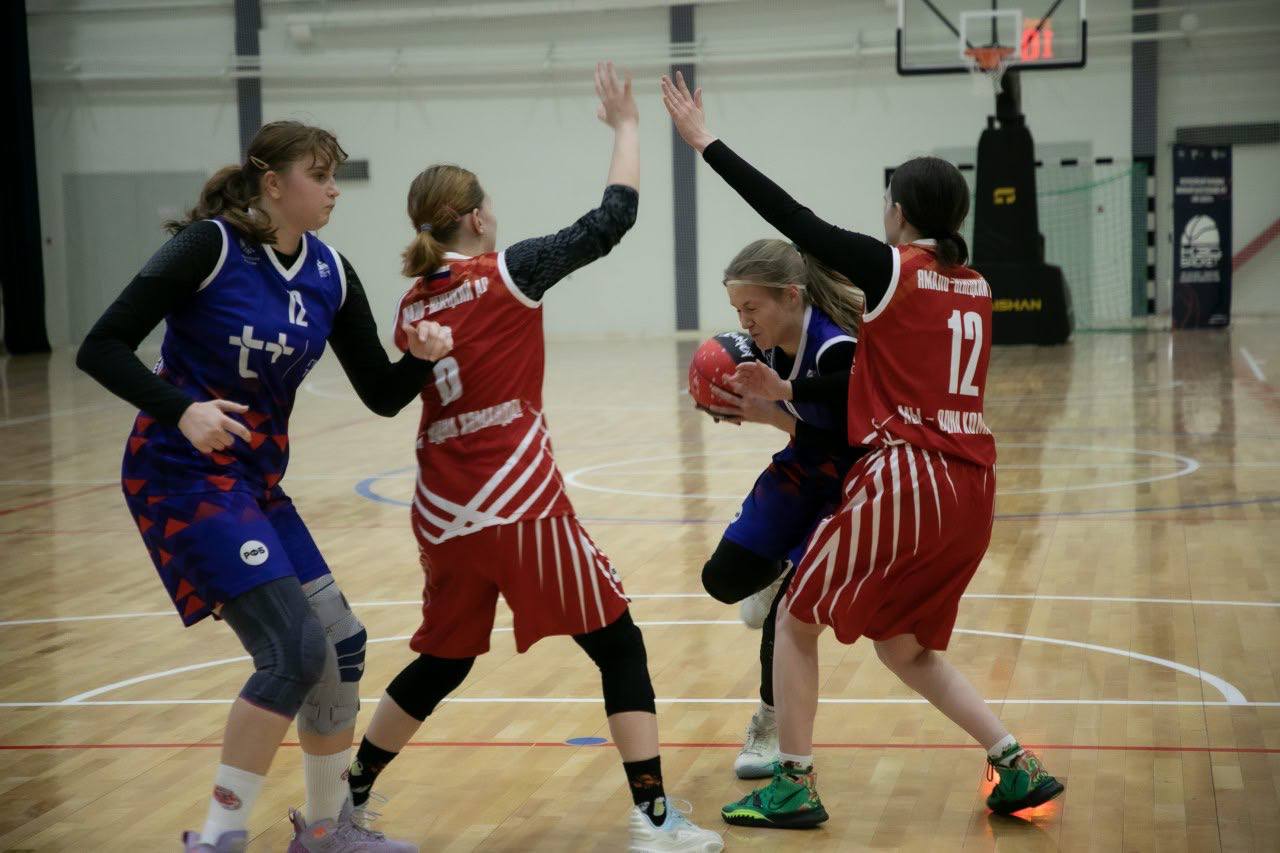 В Ноябрьске определили победителей финальных игр школьной баскетбольной лиги «КЭС-БАСКЕТ» В Ноябрьске определили победителей финальных игр школьной баскетбольной лиги «КЭС-БАСКЕТ»