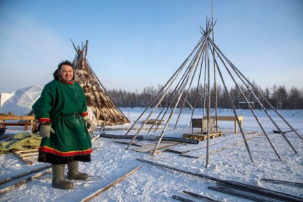 На берегу реки Седэ-Яха вырос первый чум для гостей Дня оленевода