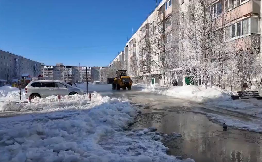 В Ноябрьске проводят масштабные работы по поиску причины крупного прорыва водопровода В Ноябрьске проводят масштабные работы по поиску причины крупного прорыва водопровода